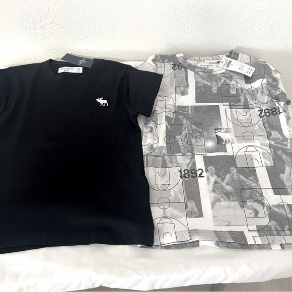Abercrombie Kids NWT Bundle (2) Size (5-6) Boys T-Shirts Newspaper Print/Plain - Picture 1 of 6